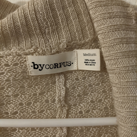 Medium Sweater: Great Deal! - Picture 4 of 5